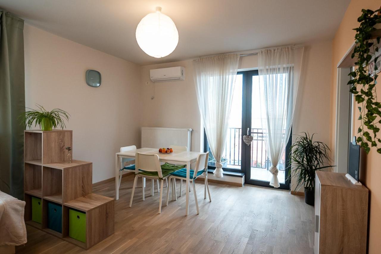 Apartment Feel Like *